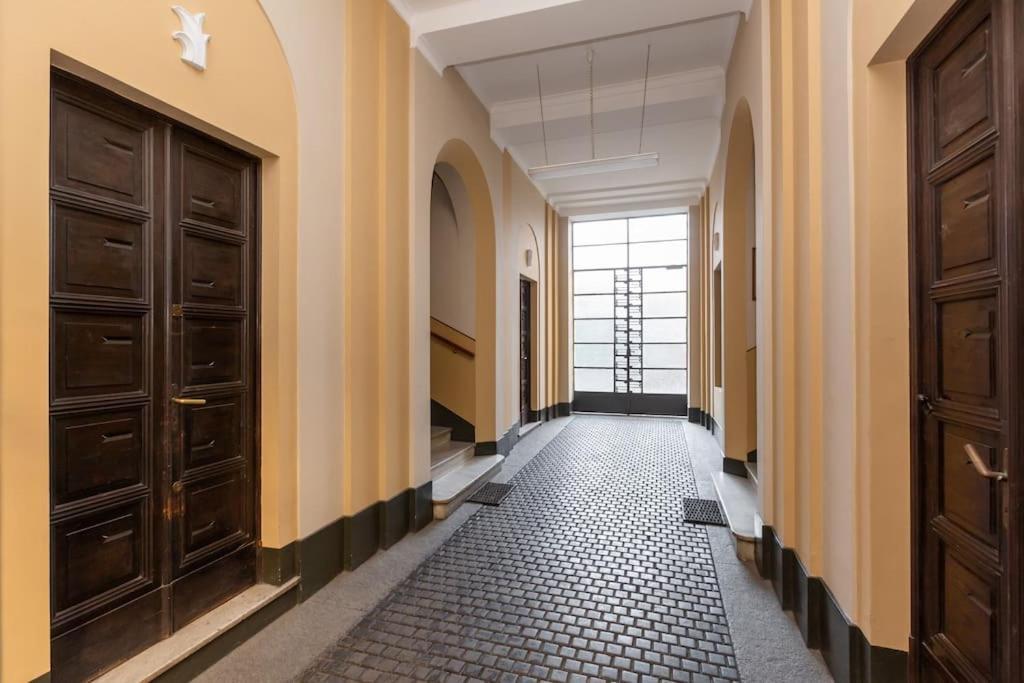 In Verticale Turin Ngoại thất bức ảnh